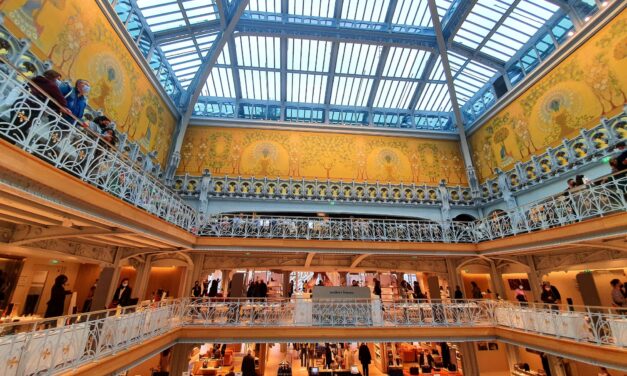 PARIS Christmas Shopping in Paris